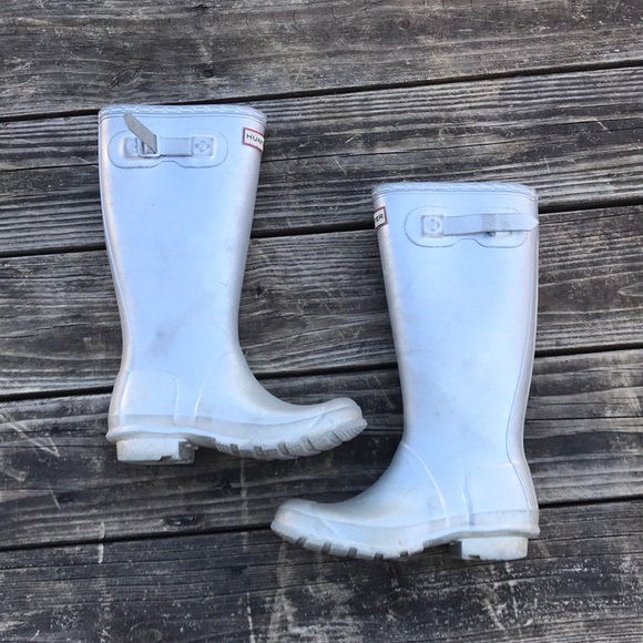 Hunter Shoes - Women’s silver classic tall hunter rain boots 5